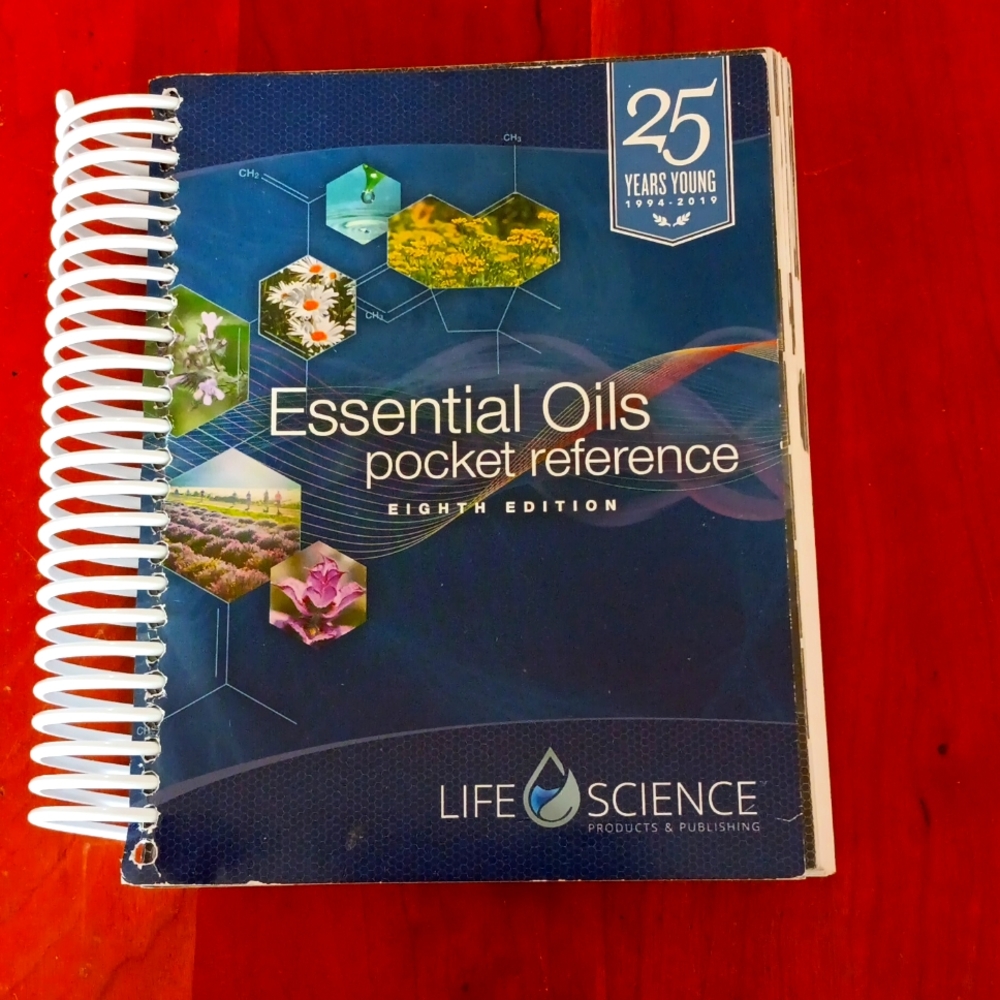 Essential Oils Pocket Reference 8th edition